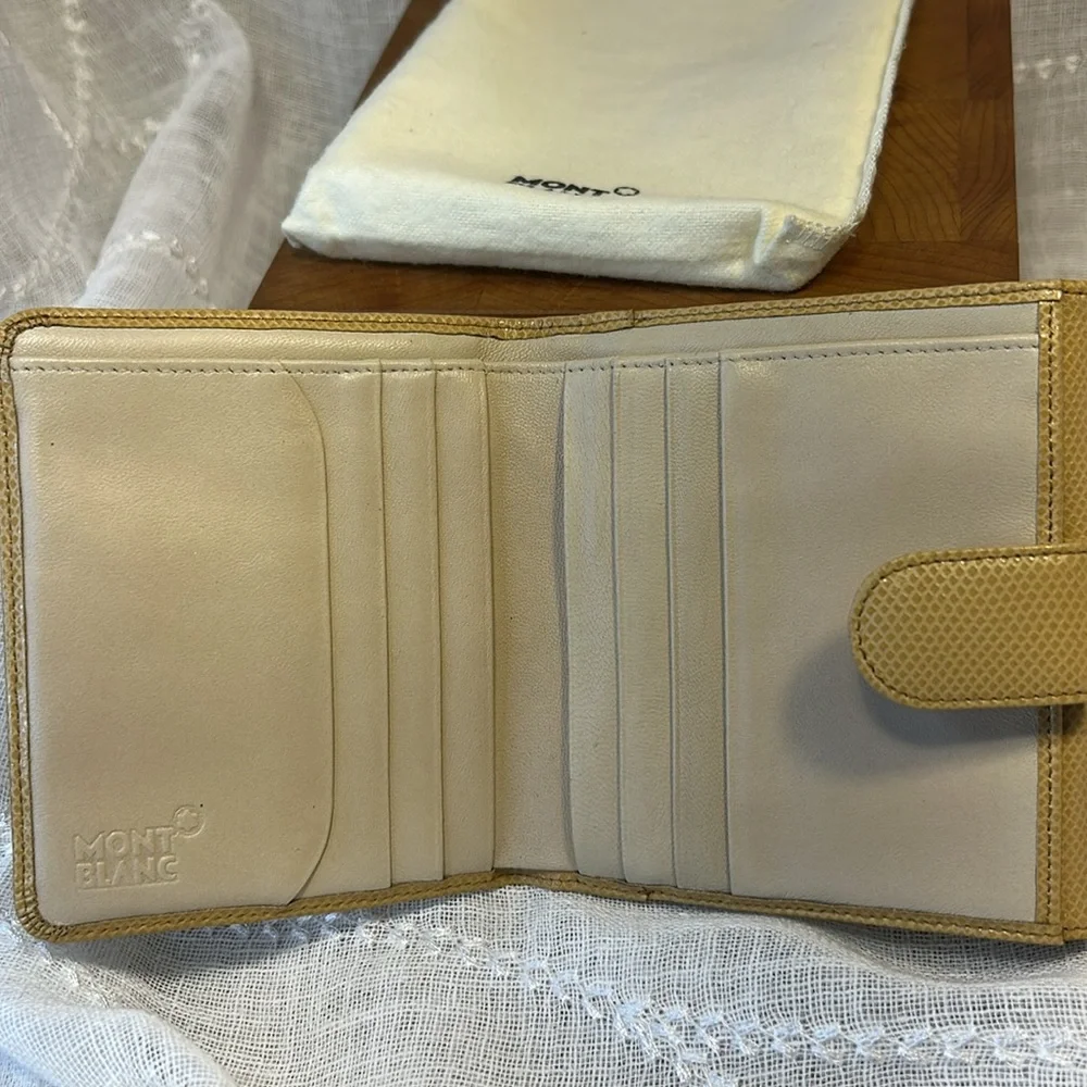 NWT MontBlanc glove leather with dust bag and box (damaged)